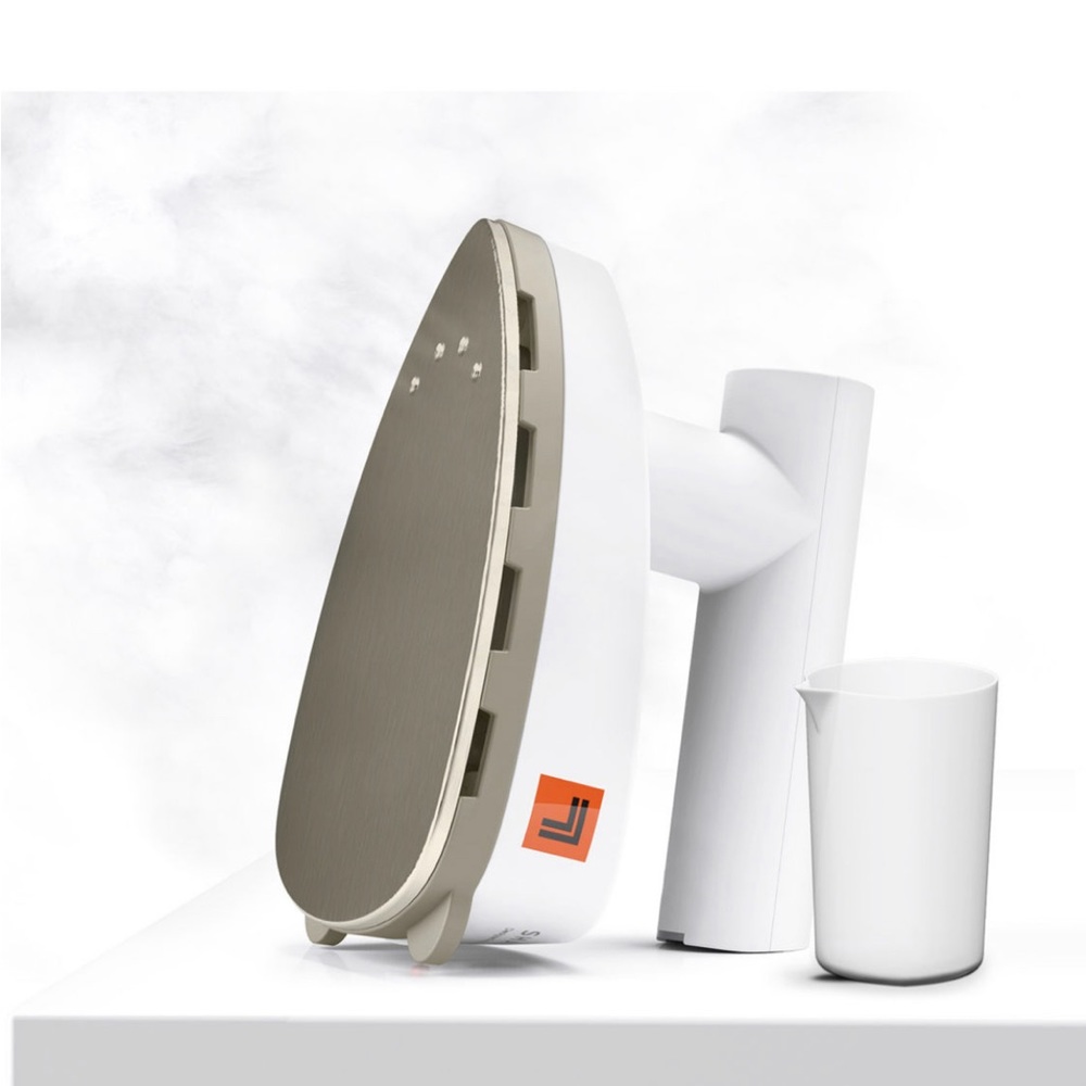 Dual voltage travel iron